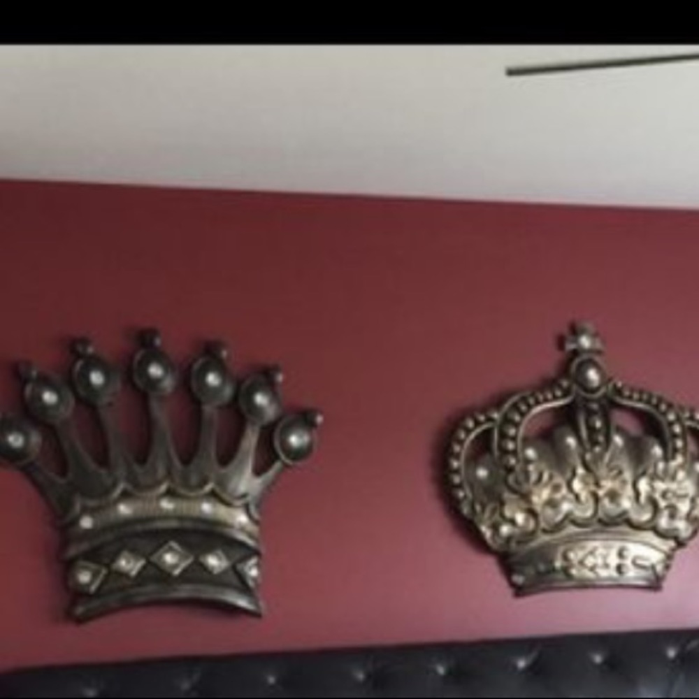 Looking for these HIS AND HER CROWN wall decor